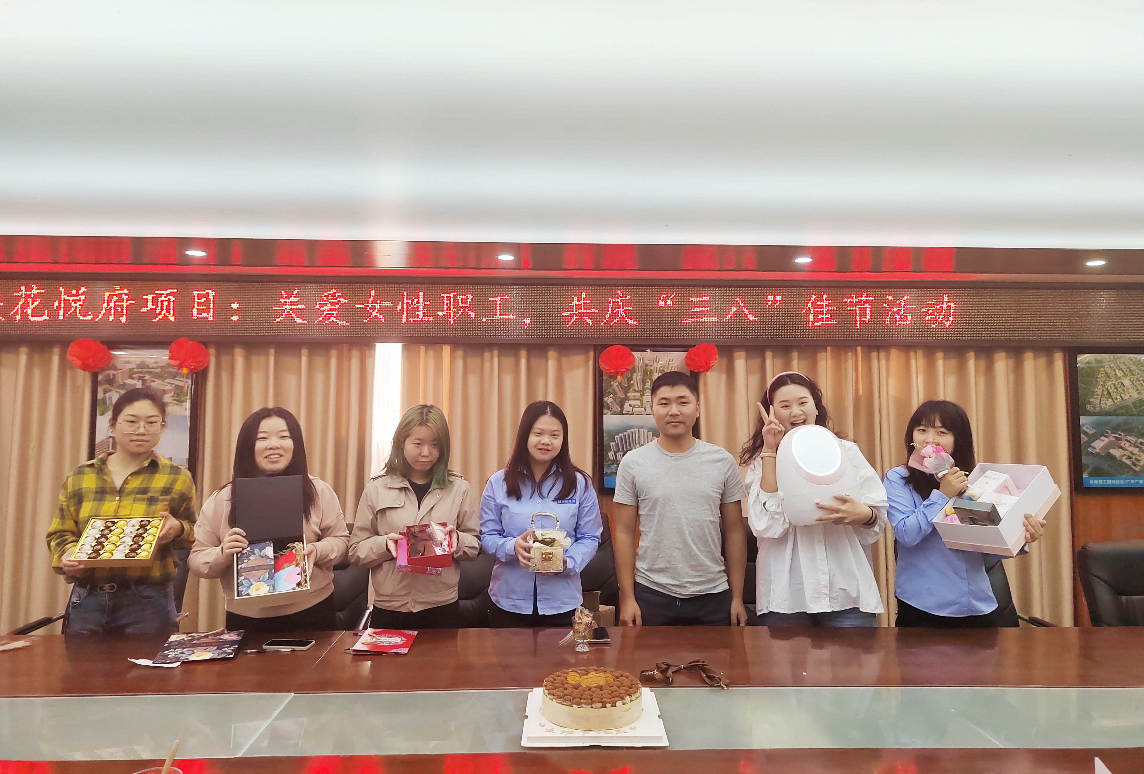 浓情女神节，关怀暖人心照片.jpg